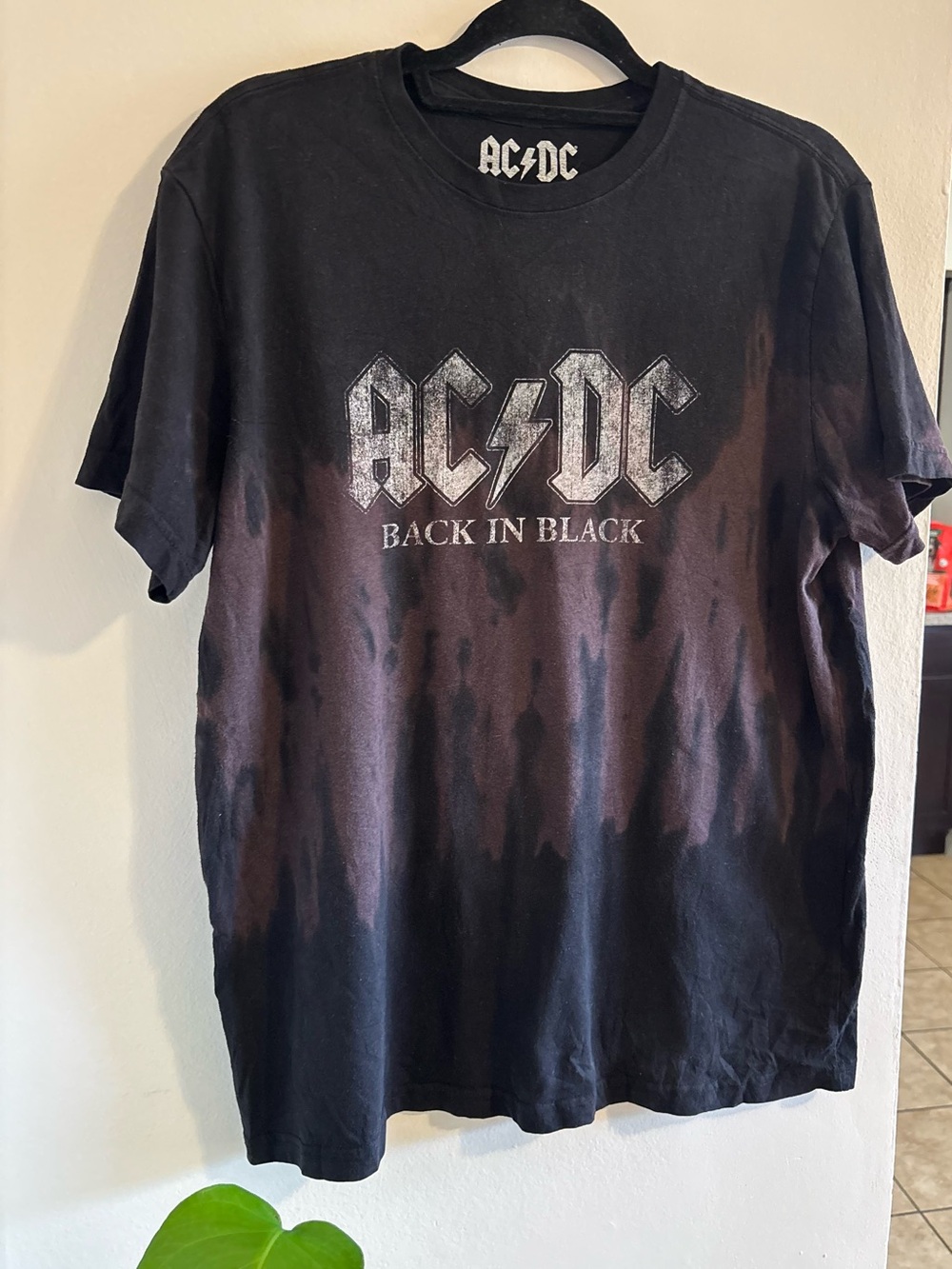 Y2K 🎸 AC/DC Black Tee with Purple-Brown Fade - Picture 2 of 8